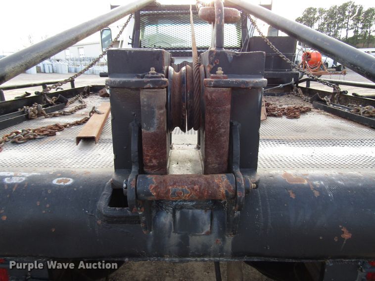 image for item DH8280 1998 Ford F700 winch truck