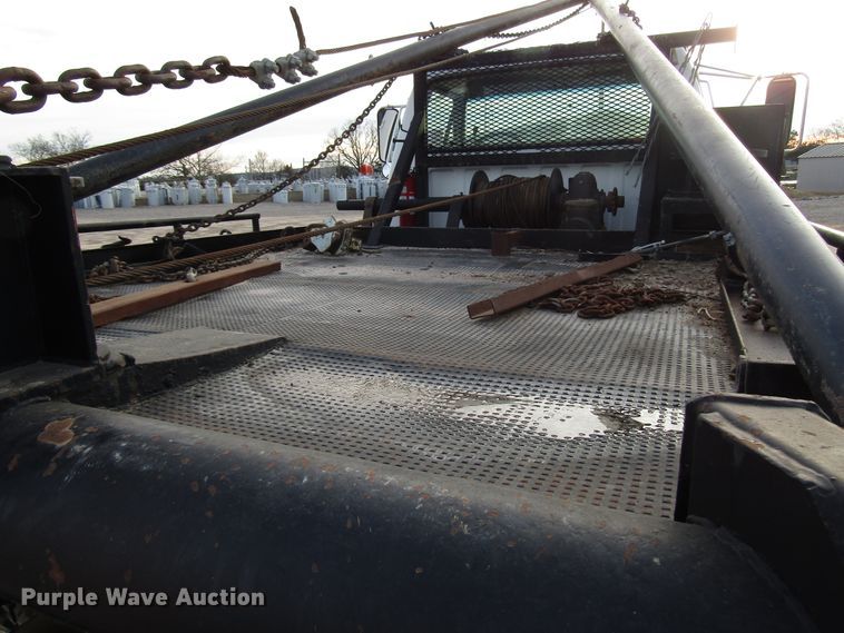 image for item DH8280 1998 Ford F700 winch truck