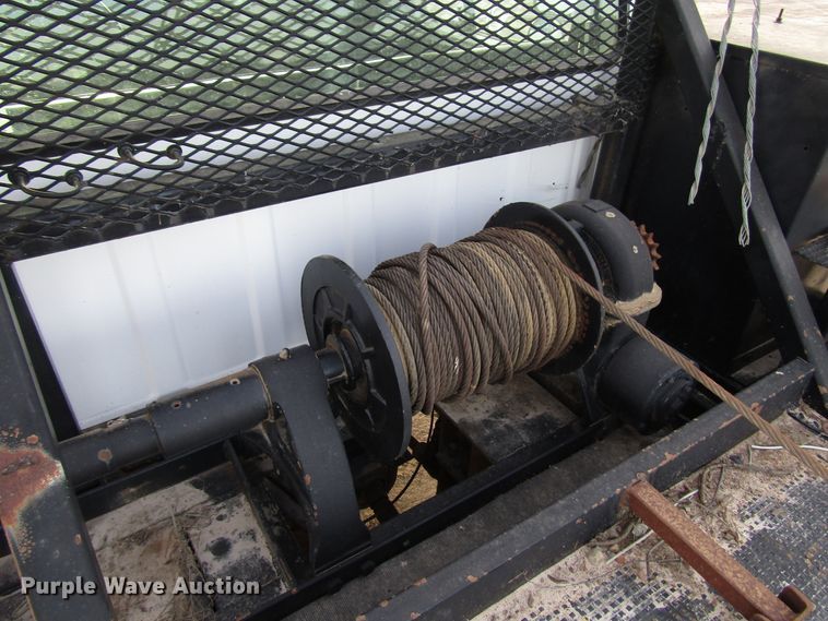 image for item DH8280 1998 Ford F700 winch truck