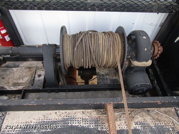 image for item DH8280 1998 Ford F700 winch truck