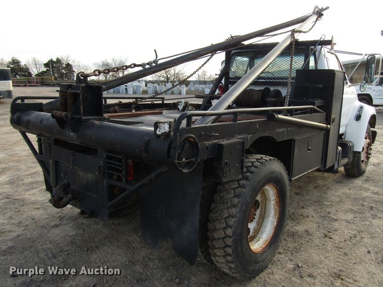 image for item DH8280 1998 Ford F700 winch truck