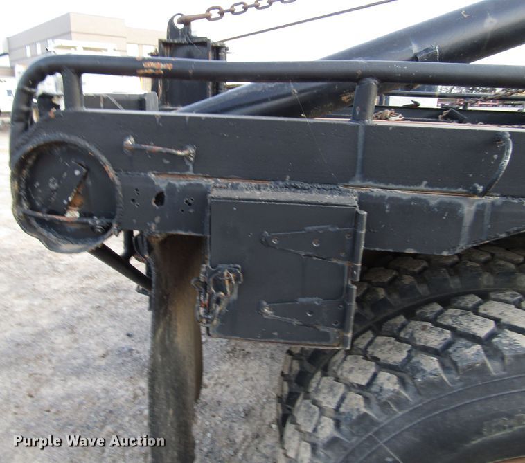 image for item DH8280 1998 Ford F700 winch truck