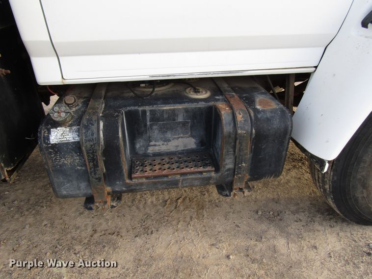 image for item DH8280 1998 Ford F700 winch truck