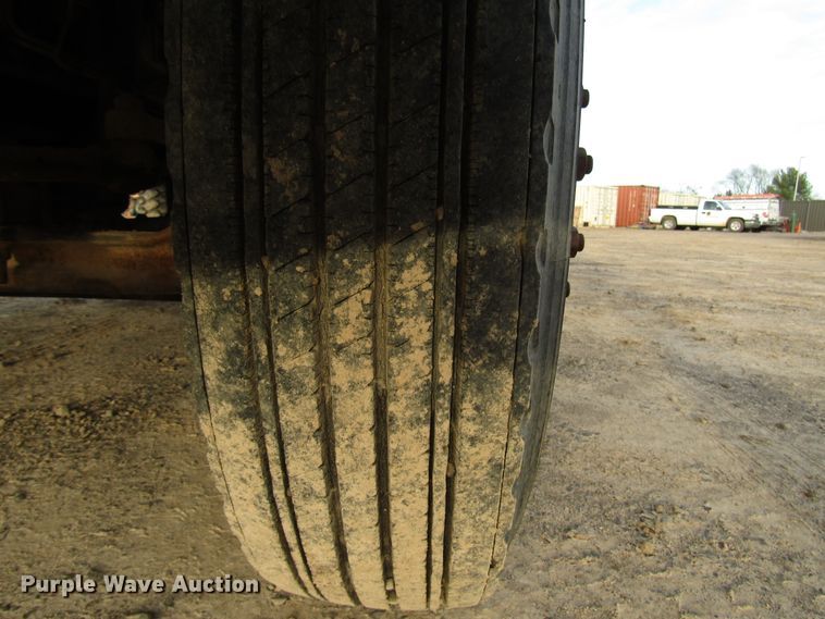 image for item DH8280 1998 Ford F700 winch truck