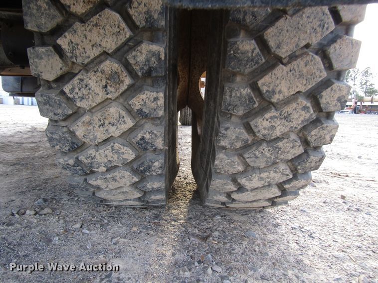 image for item DH8280 1998 Ford F700 winch truck