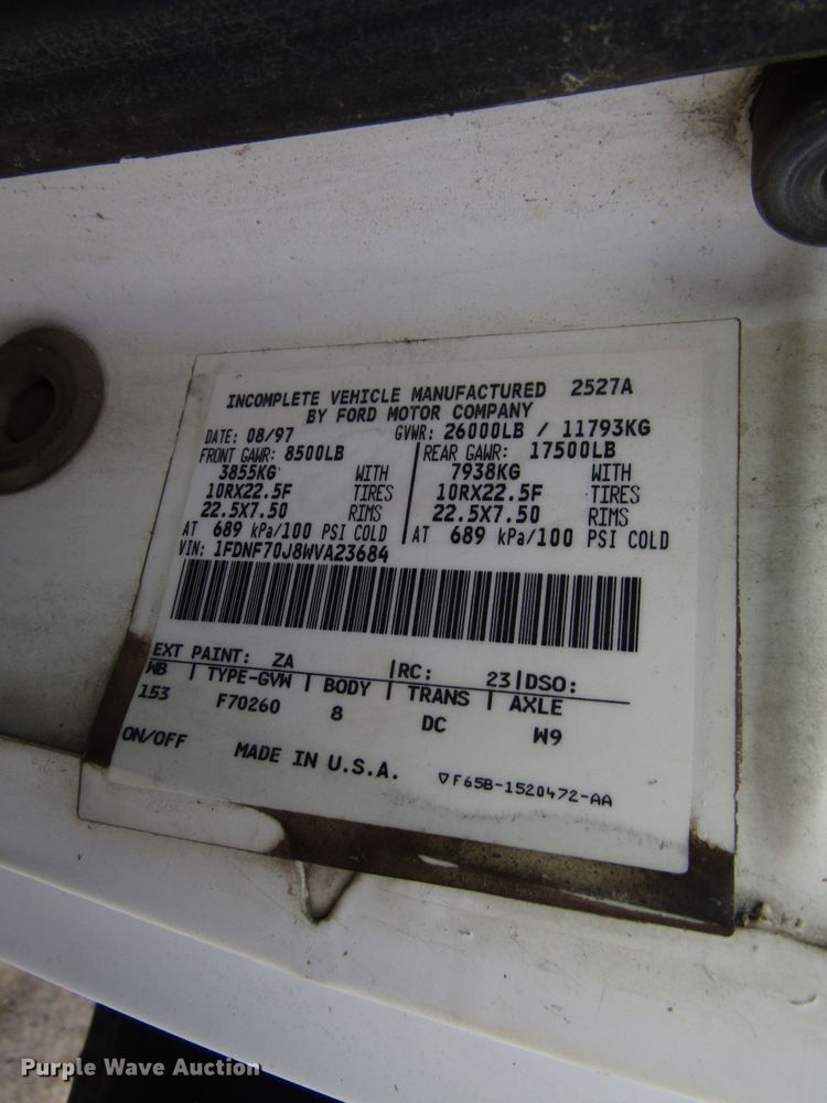 image for item DH8280 1998 Ford F700 winch truck