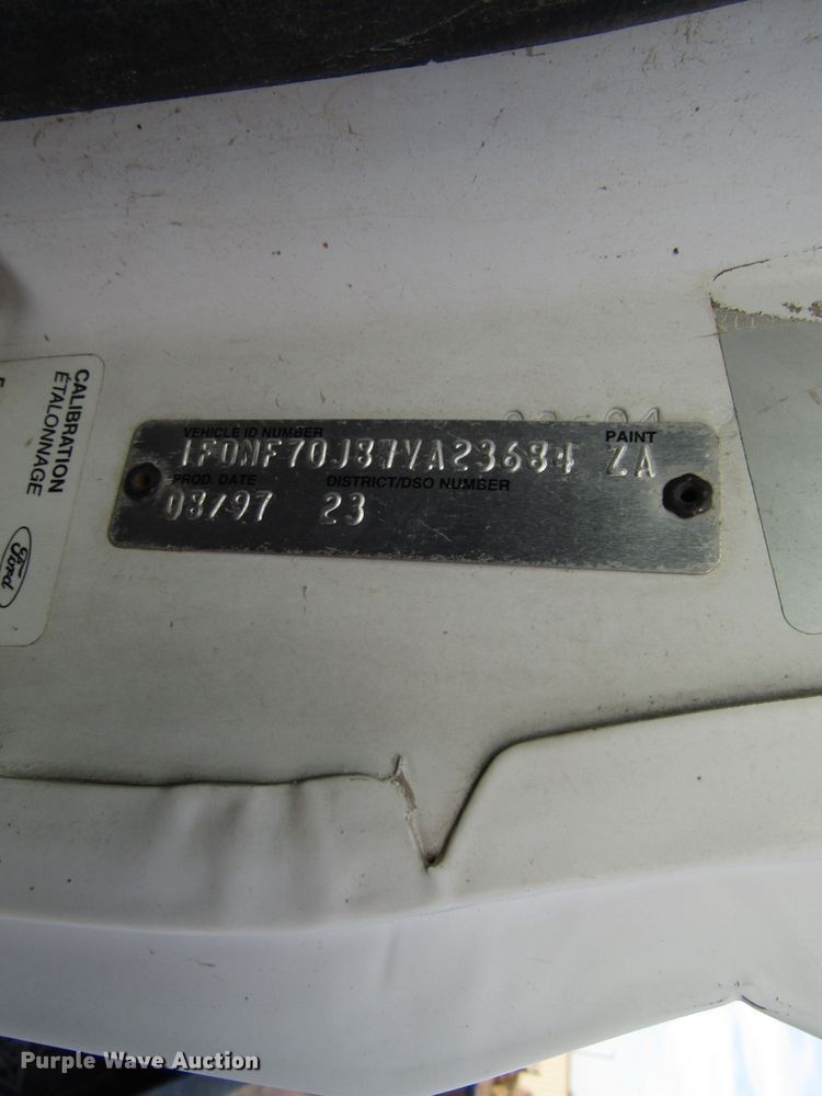 image for item DH8280 1998 Ford F700 winch truck