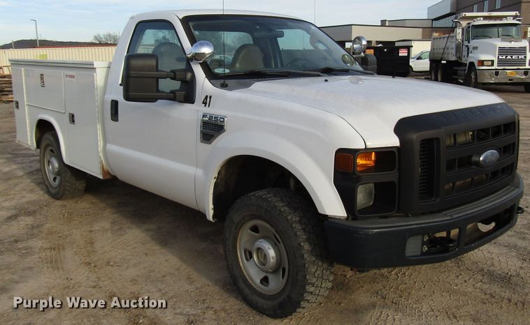 image for item DH8281 2009 Ford F250 Super Duty utility bed pickup truck