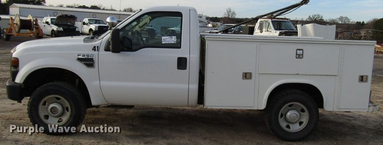 image for item DH8281 2009 Ford F250 Super Duty utility bed pickup truck