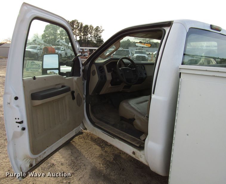 image for item DH8281 2009 Ford F250 Super Duty utility bed pickup truck
