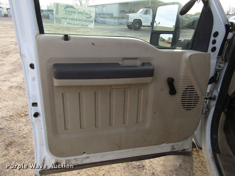 image for item DH8281 2009 Ford F250 Super Duty utility bed pickup truck