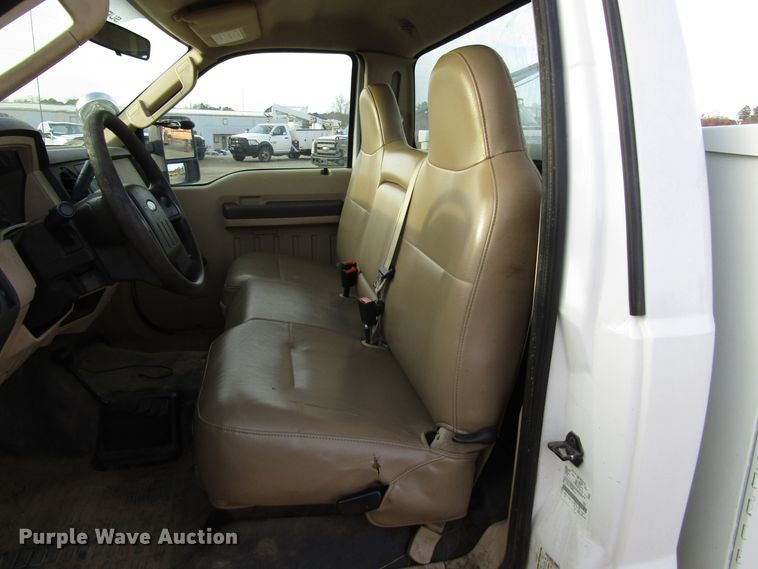 image for item DH8281 2009 Ford F250 Super Duty utility bed pickup truck