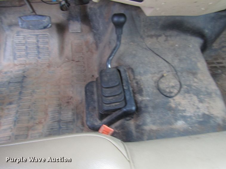 image for item DH8281 2009 Ford F250 Super Duty utility bed pickup truck