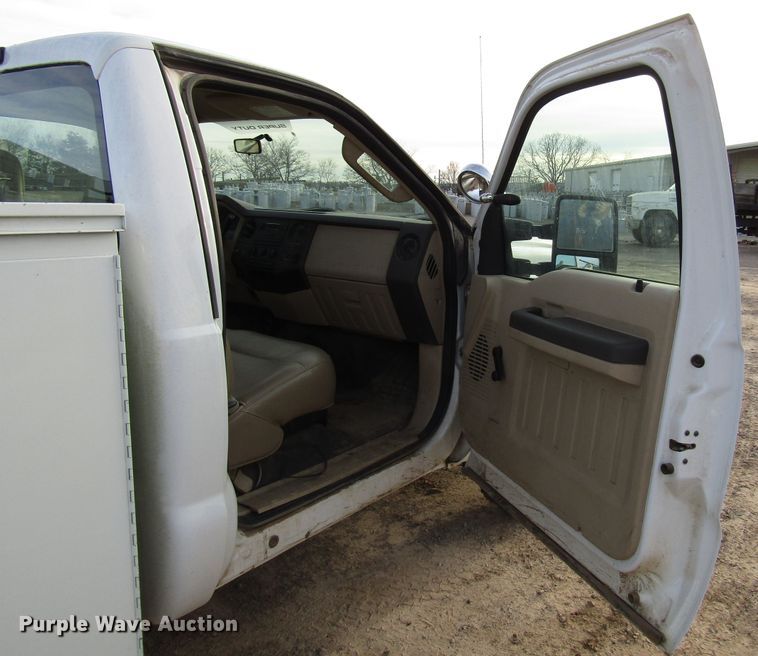 image for item DH8281 2009 Ford F250 Super Duty utility bed pickup truck