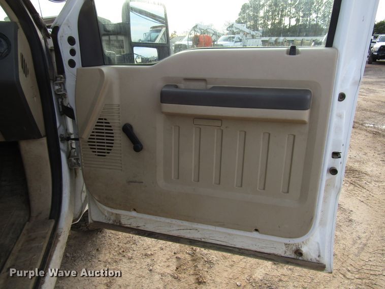 image for item DH8281 2009 Ford F250 Super Duty utility bed pickup truck