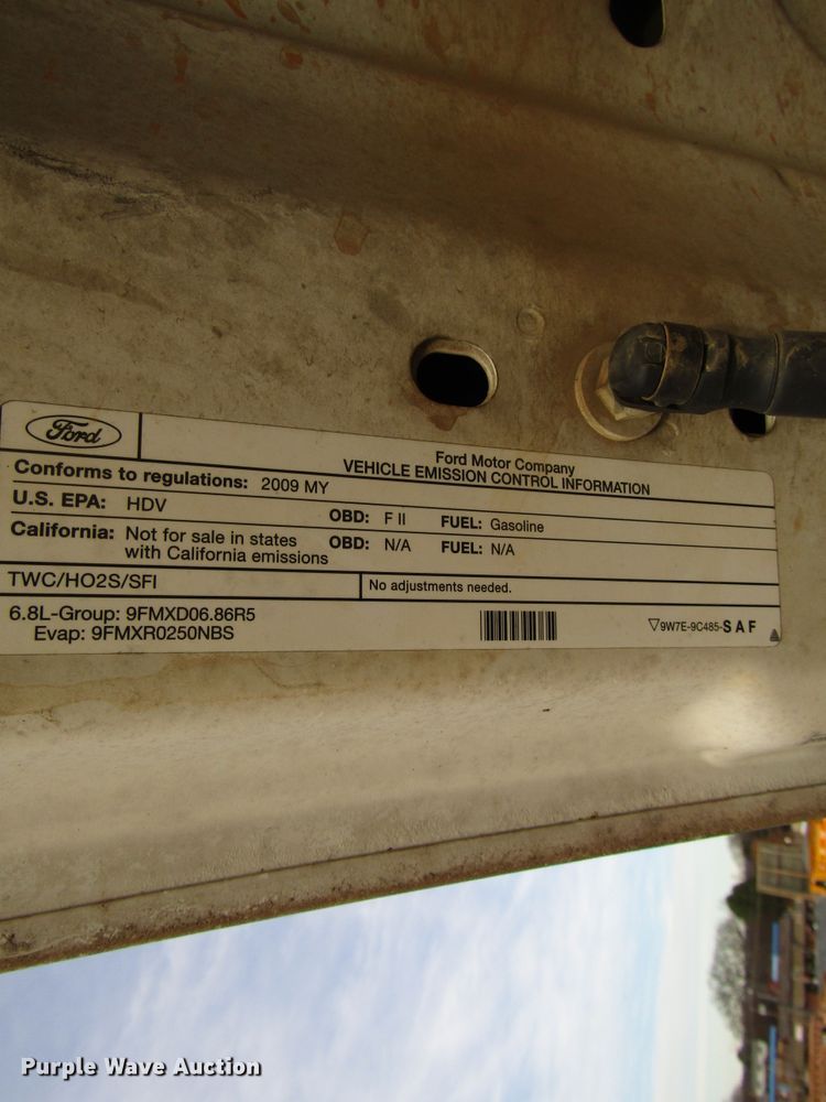 image for item DH8281 2009 Ford F250 Super Duty utility bed pickup truck