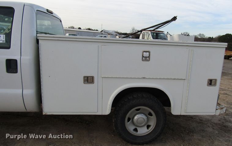 image for item DH8281 2009 Ford F250 Super Duty utility bed pickup truck