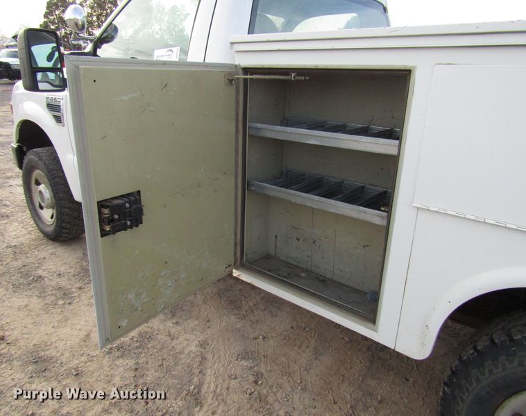 image for item DH8281 2009 Ford F250 Super Duty utility bed pickup truck