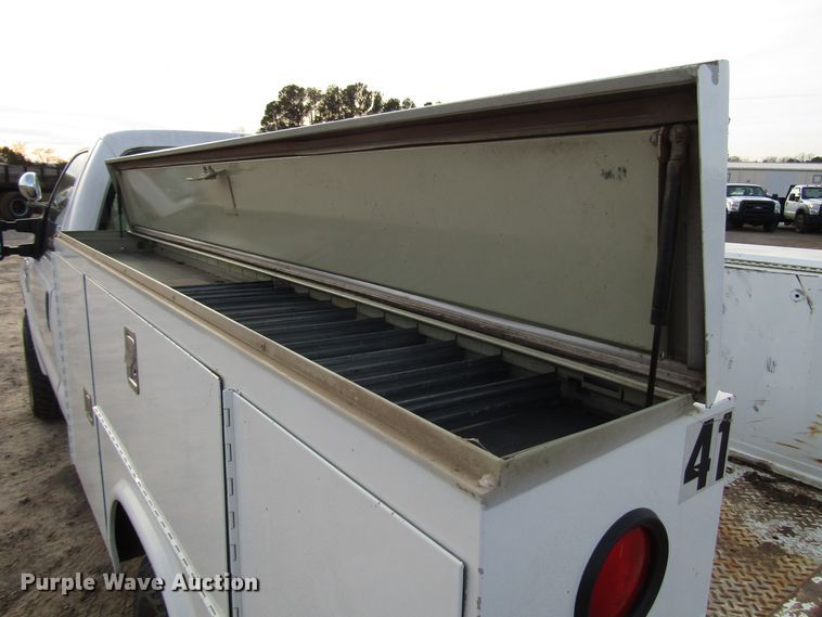 image for item DH8281 2009 Ford F250 Super Duty utility bed pickup truck