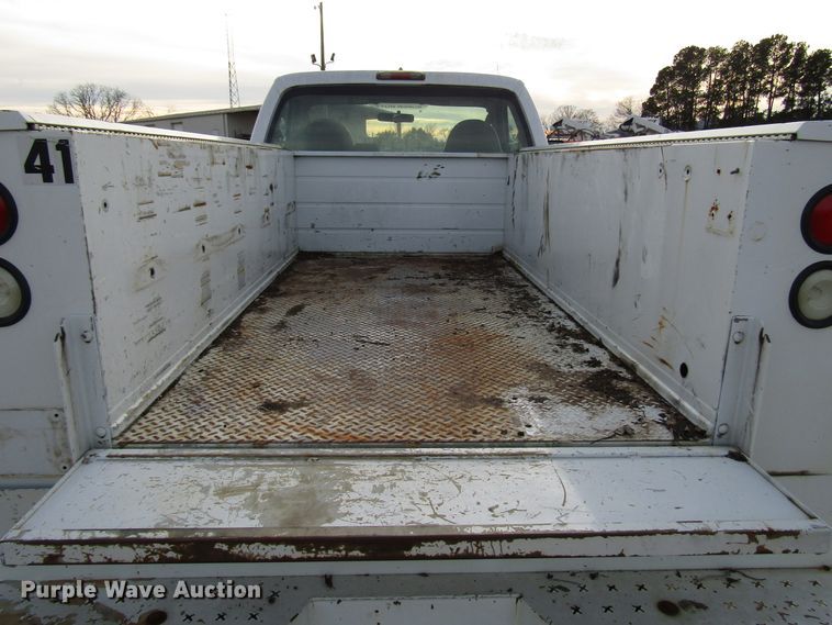 image for item DH8281 2009 Ford F250 Super Duty utility bed pickup truck