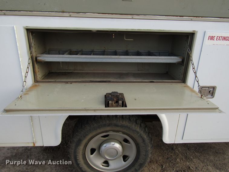 image for item DH8281 2009 Ford F250 Super Duty utility bed pickup truck