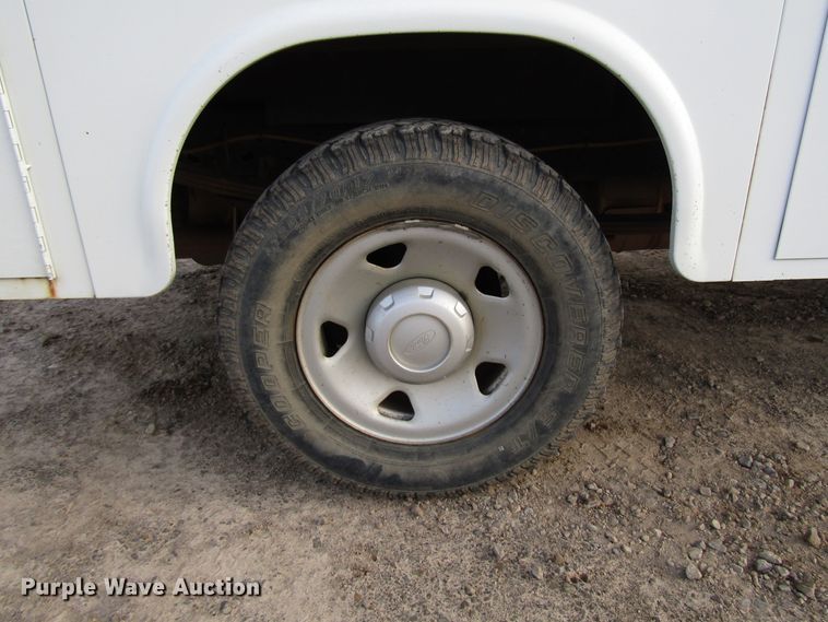 image for item DH8281 2009 Ford F250 Super Duty utility bed pickup truck