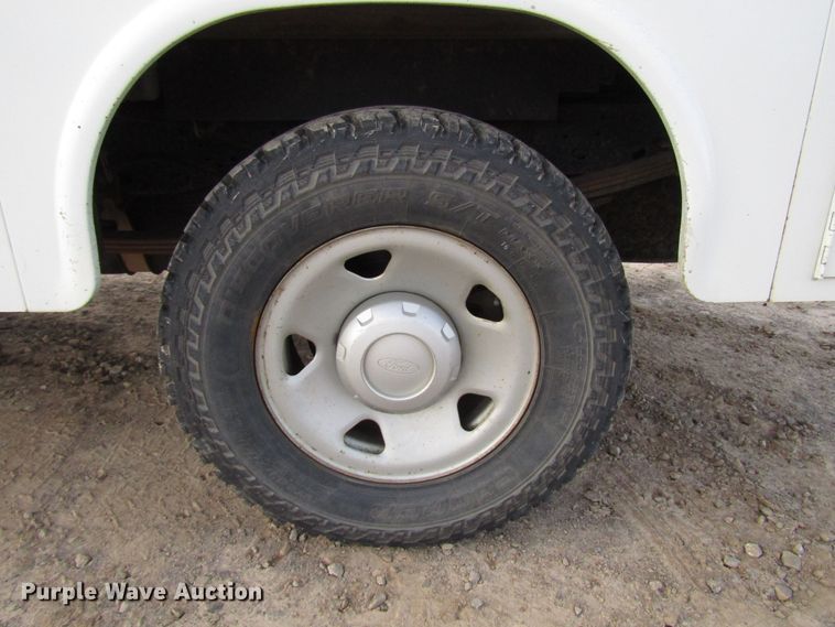 image for item DH8281 2009 Ford F250 Super Duty utility bed pickup truck