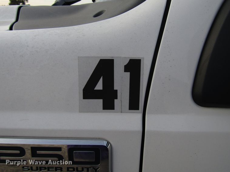 image for item DH8281 2009 Ford F250 Super Duty utility bed pickup truck