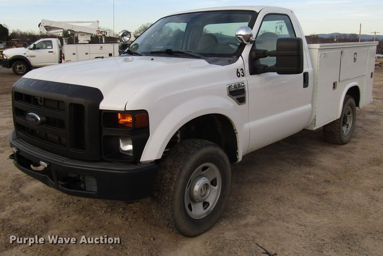 image for item DH8283 2009 Ford F250 Super Duty utility bed pickup truck