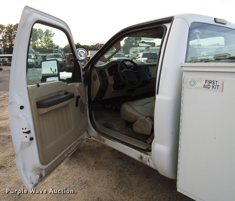 image for item DH8283 2009 Ford F250 Super Duty utility bed pickup truck