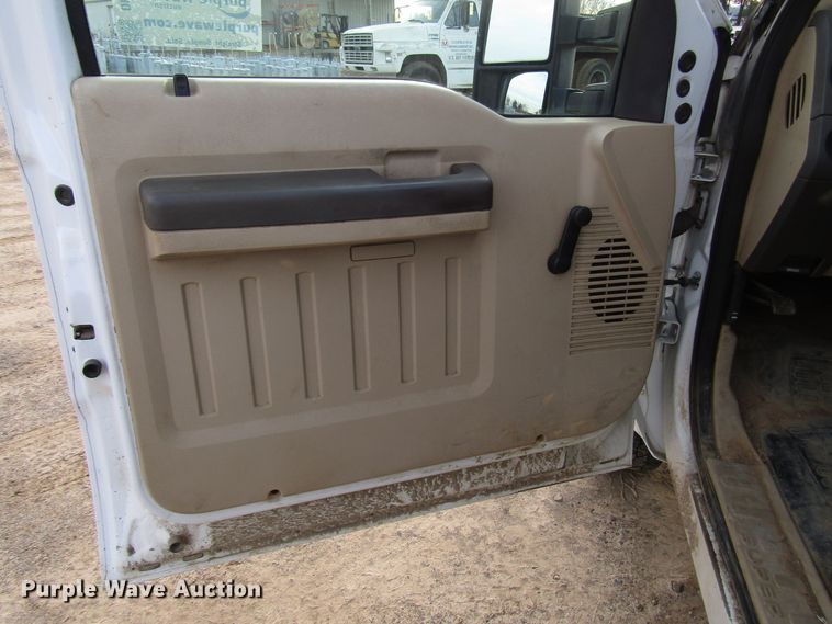 image for item DH8283 2009 Ford F250 Super Duty utility bed pickup truck