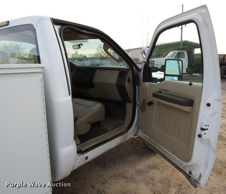 image for item DH8283 2009 Ford F250 Super Duty utility bed pickup truck
