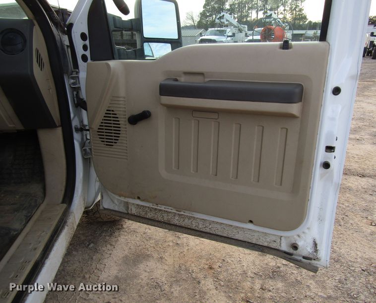 image for item DH8283 2009 Ford F250 Super Duty utility bed pickup truck