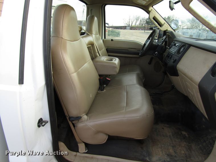 image for item DH8283 2009 Ford F250 Super Duty utility bed pickup truck