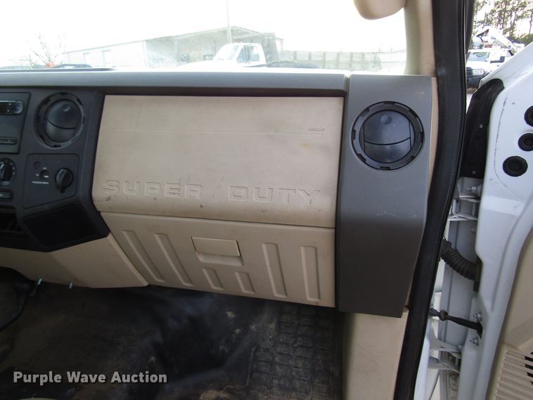 image for item DH8283 2009 Ford F250 Super Duty utility bed pickup truck