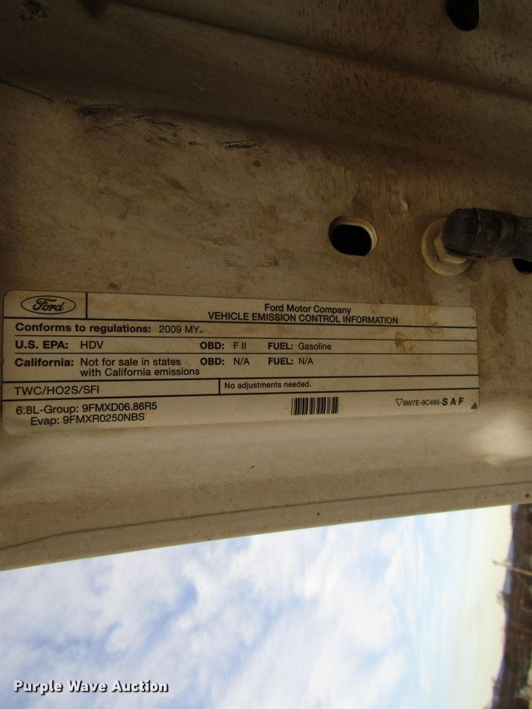 image for item DH8283 2009 Ford F250 Super Duty utility bed pickup truck