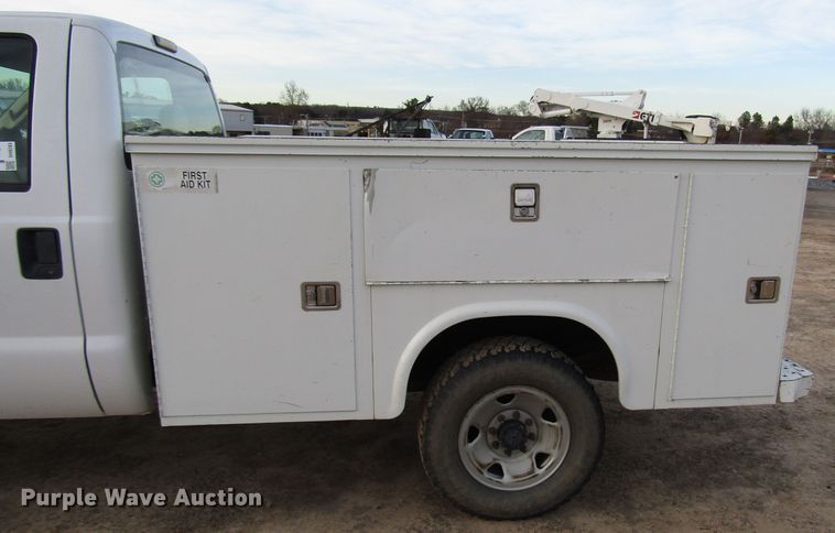 image for item DH8283 2009 Ford F250 Super Duty utility bed pickup truck