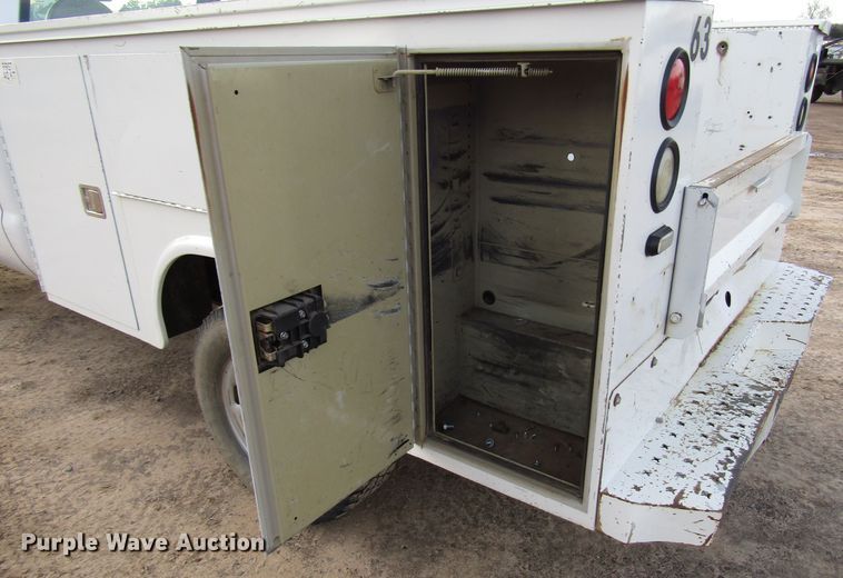 image for item DH8283 2009 Ford F250 Super Duty utility bed pickup truck