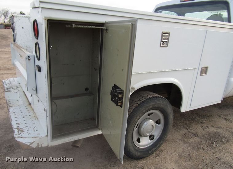 image for item DH8283 2009 Ford F250 Super Duty utility bed pickup truck