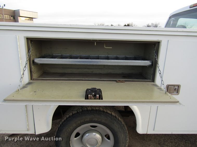 image for item DH8283 2009 Ford F250 Super Duty utility bed pickup truck