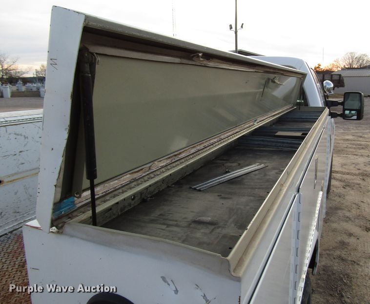 image for item DH8283 2009 Ford F250 Super Duty utility bed pickup truck