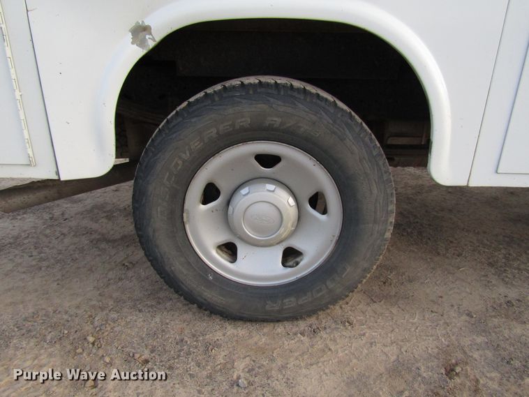 image for item DH8283 2009 Ford F250 Super Duty utility bed pickup truck