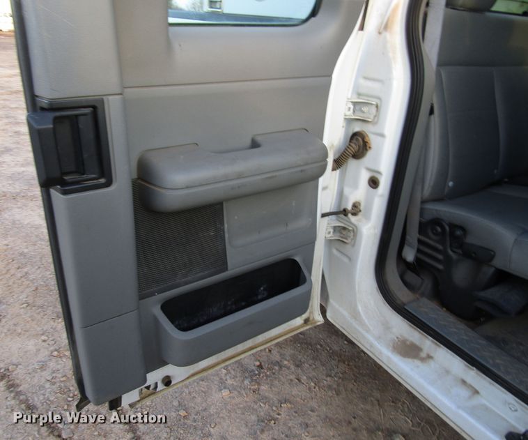 image for item DH8285 2007 Ford F150 SuperCab pickup truck