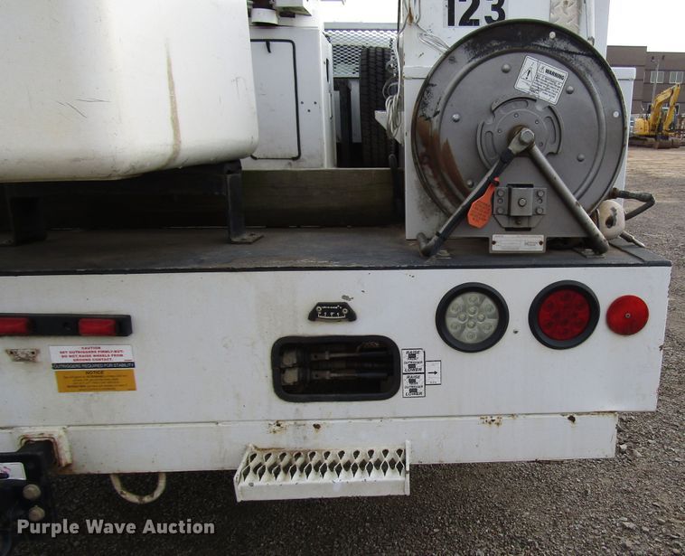 image for item DH8286 2013 Dodge Ram 5500 bucket truck