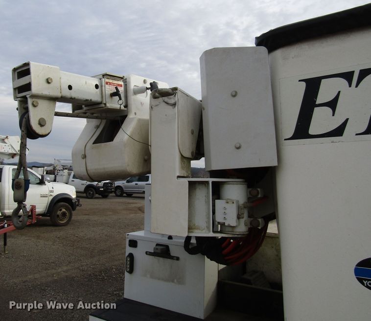 image for item DH8286 2013 Dodge Ram 5500 bucket truck