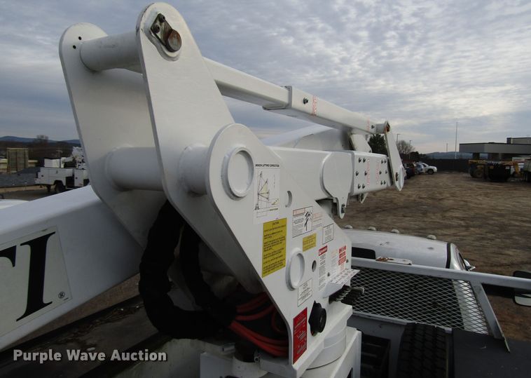 image for item DH8286 2013 Dodge Ram 5500 bucket truck