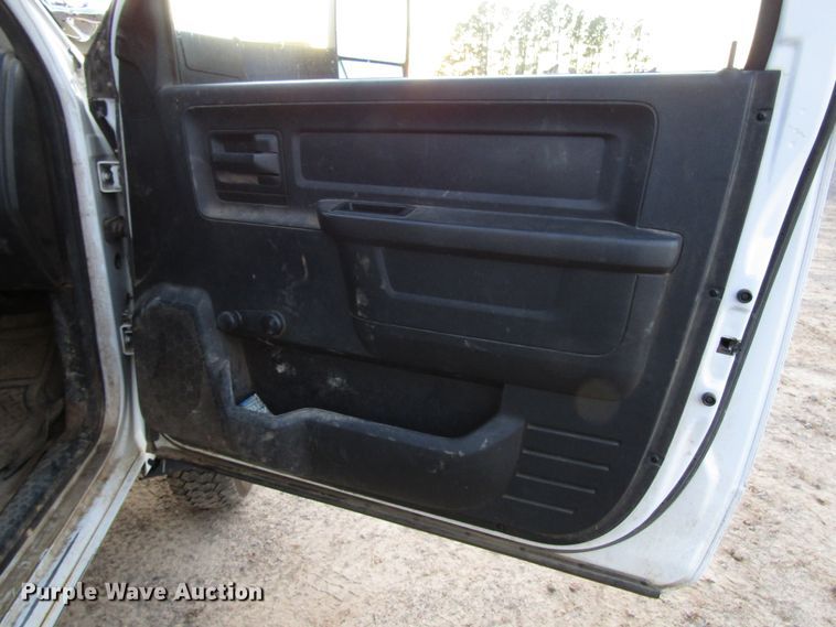 image for item DH8287 2013 Dodge Ram 5500 bucket truck