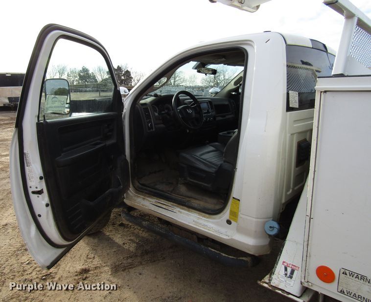 image for item DH8289 2014 Dodge Ram 5500 bucket truck