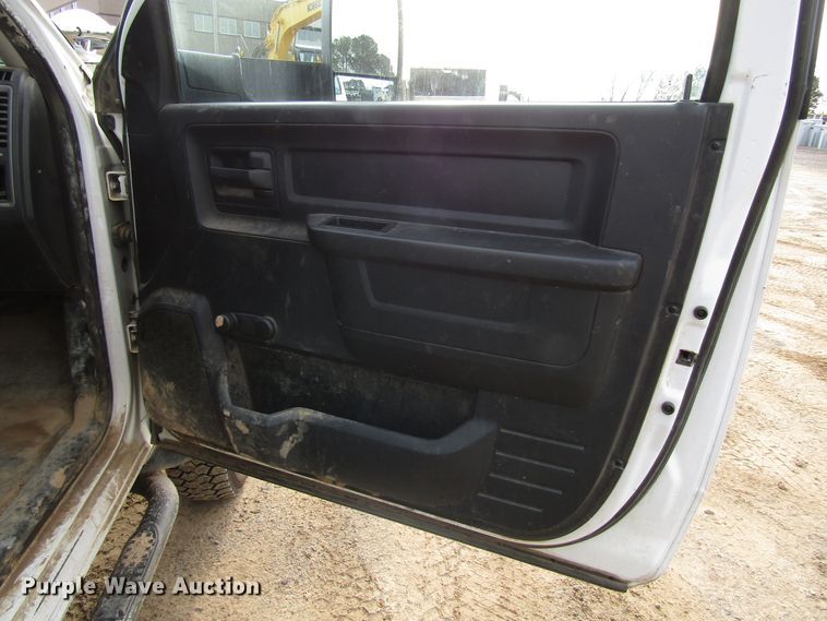 image for item DH8289 2014 Dodge Ram 5500 bucket truck