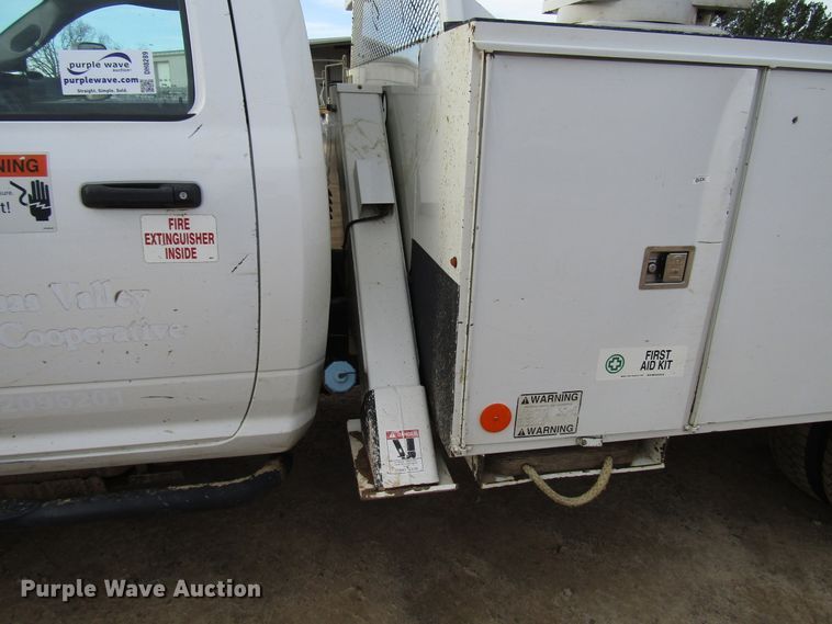 image for item DH8289 2014 Dodge Ram 5500 bucket truck